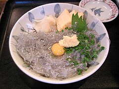 生しらす丼