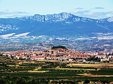 Navarrete y la Sierra de Cantabria.JPG