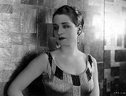 Norma Shearer în „Slave to Fashion” .jpg