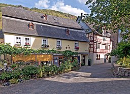 Oberdiebach, Im Wiesenviertel 1