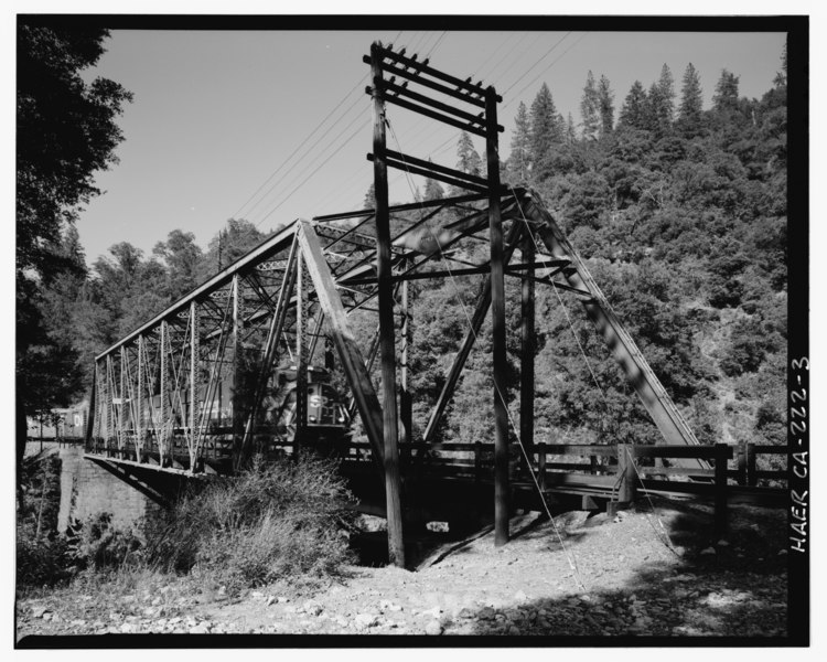 File:Oblique view of upstream side of Bridge Number 301.85, view to east-northeast, 135mm lens. Heavy vegetation cover, steep banks, and lack of streamside footing precluded full HAER CAL,45-POFLT.V,1-3.tif