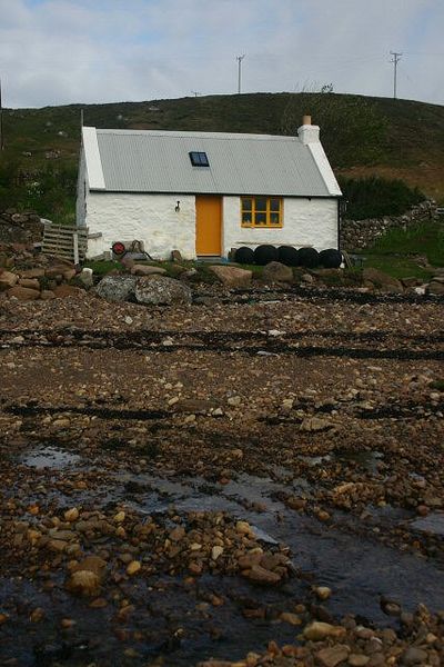 File:Old cottage near Badentarbat pier - geograph.org.uk - 435625.jpg