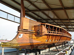 金属製衝角を装備した、ギリシャの復元三段櫂船「オリンピアス」