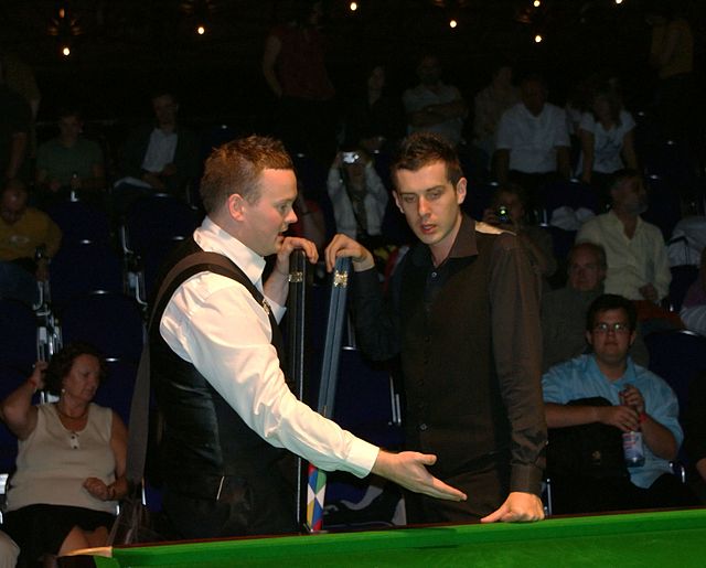 Murphy speaking with Mark Selby before the final of the 2008 Paul Hunter Classic