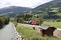 English: (missing text) A ballast train passing Sulzbachtäler halt. The station shelter is awaiting to be placed on the platform. Deutsch: (missing text) Ein Schotterzug fährt in der Haltestelle Sulzbachtäler durch. Das Wartehäuschen wartet auf seine Aufstellung am Bahnsteig.