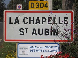 Ein Straßenschild am Eingang zu La Chapelle-Saint-Aubin