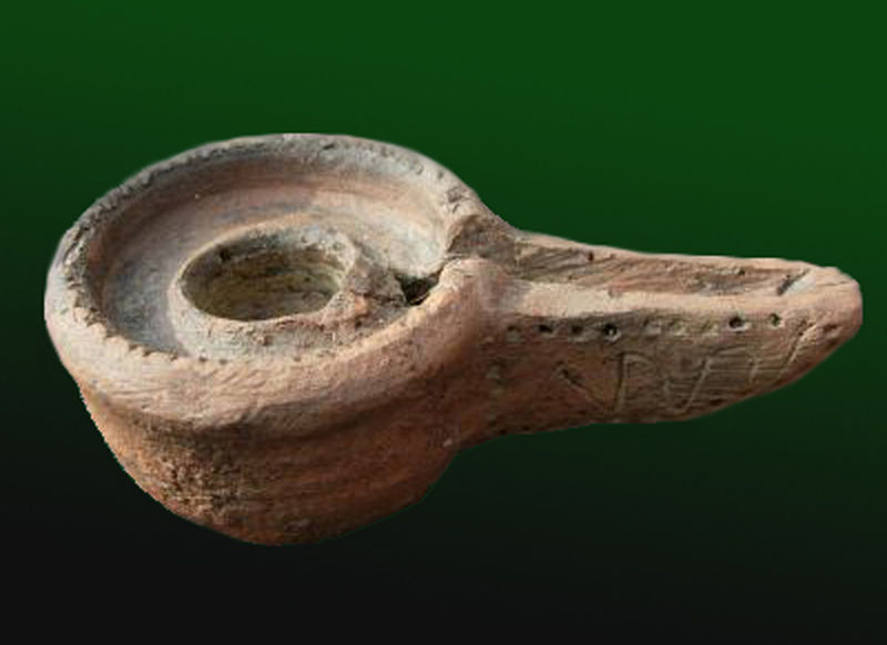 File:Parthian oil lamp.JPG