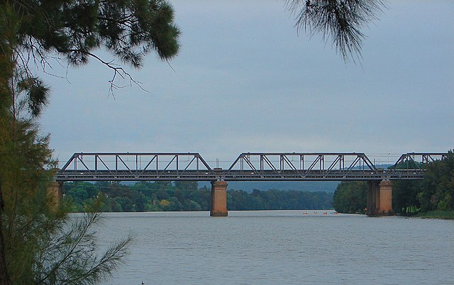 Victoria Bridge over the Nepean River, linking Penrith to Emu Plains