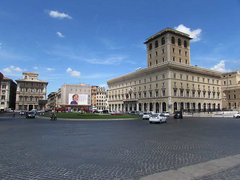 File:Piazza Venezia din Roma12.jpg