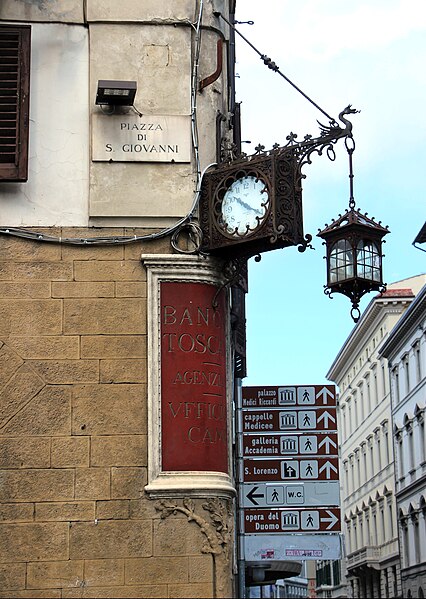 File:Piazza san giovanni 30 r, casa dell'opera di san giovanni, cantonata con orologio neogotico.jpg