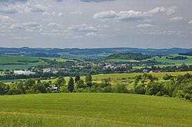 Pohled na Rájec-Jestřebí z cesty mezi Karolínem a Ráječkem, okres Blansko.jpg