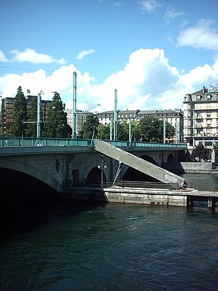 So kommt man zu Pont De La Coulouvrenière mit den Öffentlichen - Mehr zum Ort Hier