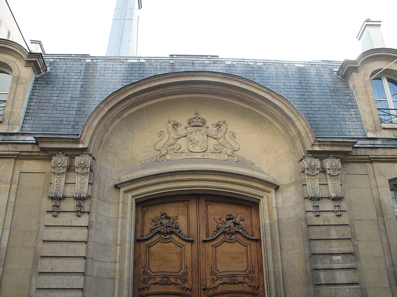 File:Porche de l'hôtel d'Avaray 2.JPG