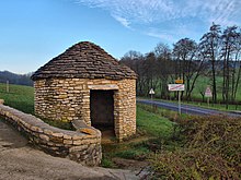 Caborde à l'entrée de village.