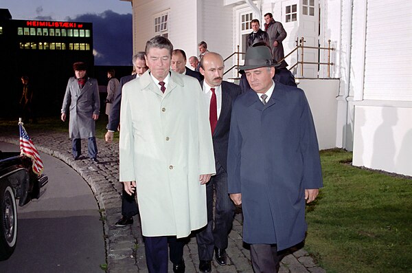 1986 рейган. Горбачёв Рейган Рейкьявик 1986. Встреча Горбачева и Рейгана в Рейкьявике 1986. Саммит в Рейкьявике 1986.