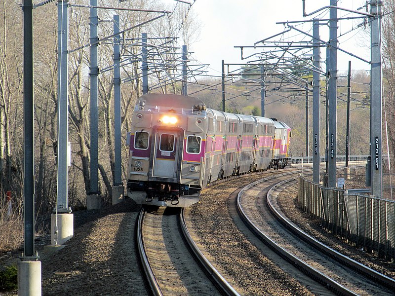 File:Providence Line train approaching Canton Junction, April 2016.JPG