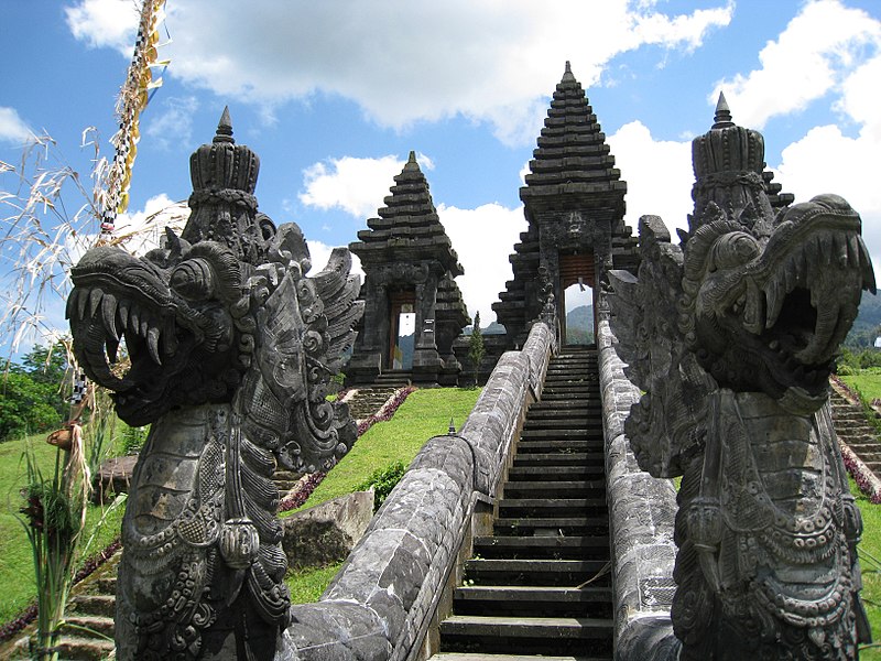 File:Pura Parahyangan Agung Jagatkarta 2.jpg