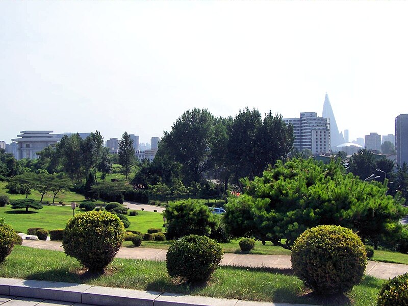 File:Pyongyang Arch.JPG