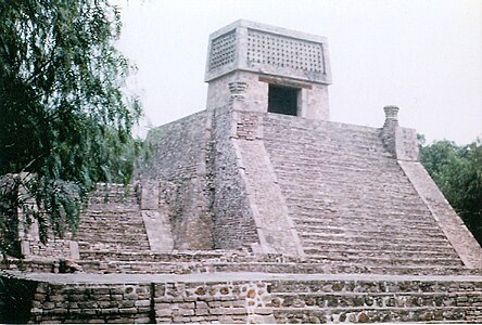 Piramida aztecă de la Santa Cecilia Acatitlan