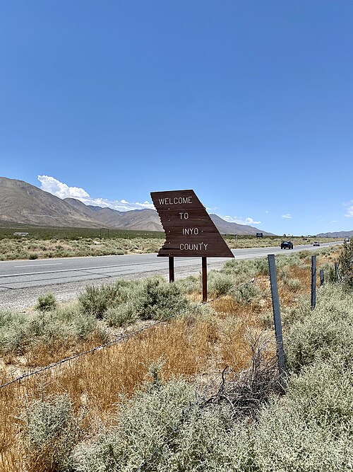 "Welcome to Inyo County" sign along U.S. Route 395