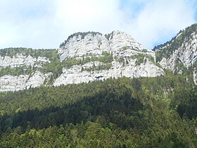 Kilátás a Gleisin-sziklára a Corbel-völgyből.