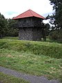 von West, Wall und Graben im Vordergrund