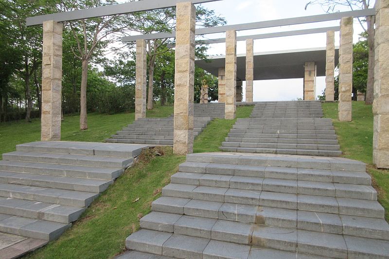 File:SZ 深圳灣公園 Shenzhen Bay Park outdoor stairs June 2017 IX1 01.jpg