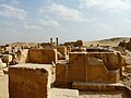 Vue du temple de Sahourê depuis les magasins