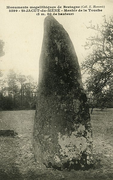 File:Saint-Jacut-du-Mené - Menhir de La Touche - AD22 - 16FI5648.jpg