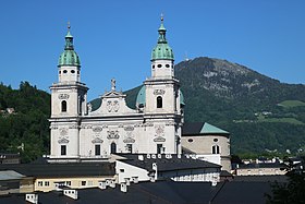 O Gaisberg visto da Catedral de Salzburgo.