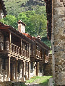 Traditional houses in Soba SanAntonio(Soba)CANTABRIA.JPG