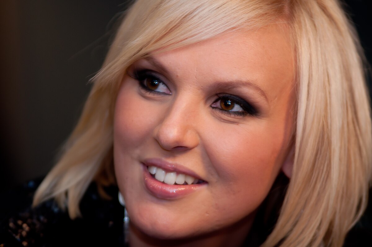 File Sanna Nielsen 2010 Jpg Wikimedia Commons