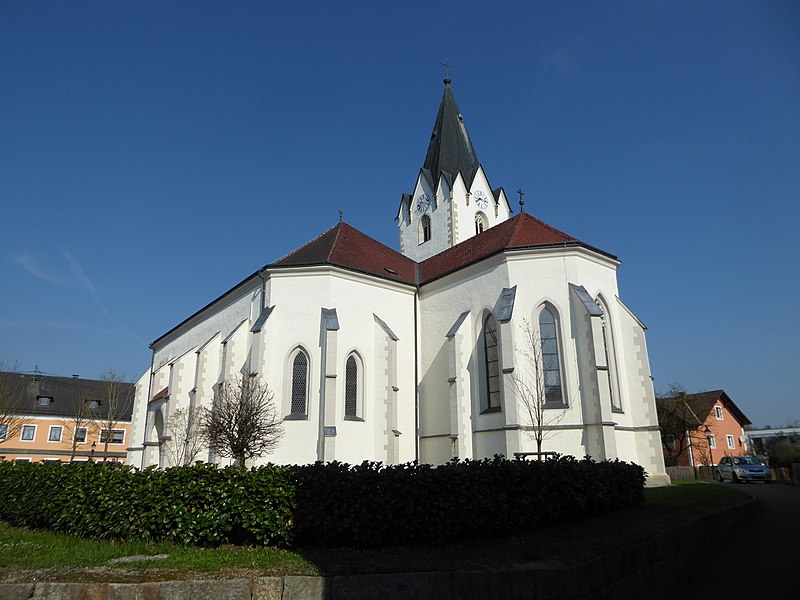 File:Saxen Pfarrkirche01.jpg