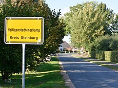 Schleswig-Holstein, Heiligenstedtenerkamp, die Ortstafel mit dem längsten Namen in Deutschland NIK 0357.JPG