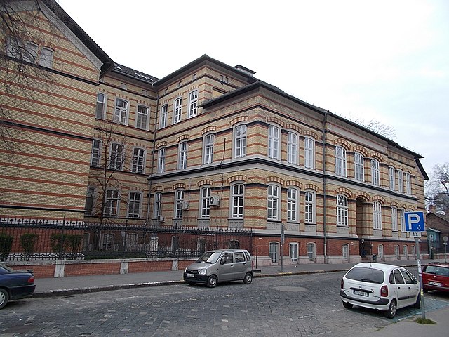 640px-Semmelweis_University,_1st_Department_of_Paediatrics,_2016_Józsefváros.jpg (640×480)