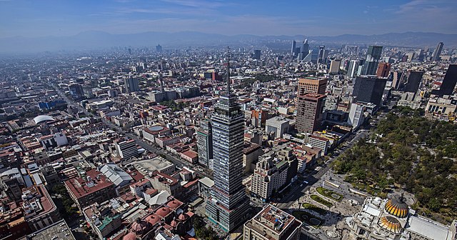 Image: Sobrevuelos CDMX HJ2A4913 (25514321687) (cropped)