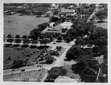 The Casino Español de Manila in 1930. Plaza Olivia Salamanca is the small triangular park visible on the right.