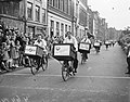 Sportweek Amsterdam. Kruideniersrace door Amsterdam, 1951