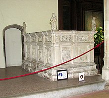 Tomb of Henry FitzRoy, Duke of Richmond and Mary Howard. St Michael the Archangel's Church, Framlingham, Suffolk St Michaels church in Framlingham - Henry Fitzroy tomb (geograph 1934366).jpg