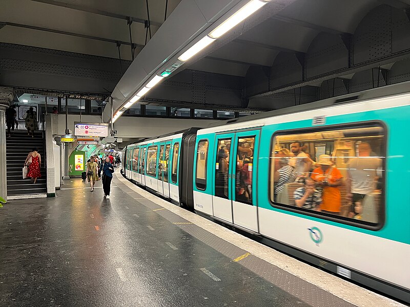 File:Station Métro Gare Est Ligne 5 - Paris X (FR75) - 2022-06-18 - 1.jpg