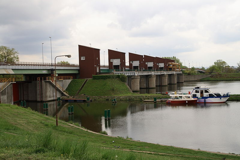 File:Stopień wodny Kraków-Dąbie.jpg