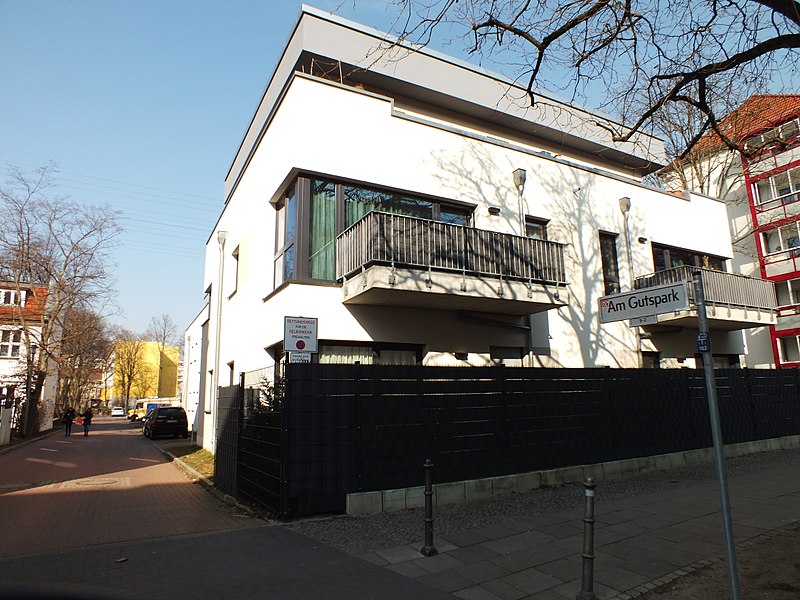 File:Straße Am Gutspark Lichtenberg 2018-03-05 ama fec (12).JPG