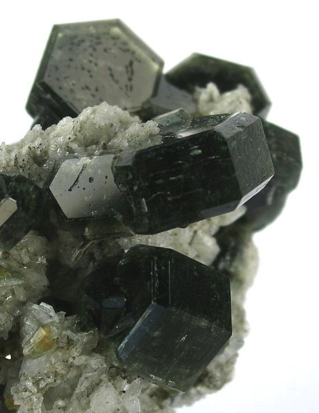 File:Strontiumapatite-ld04e.jpg