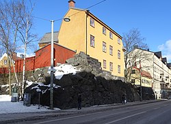 Fastigheten Tapeten 9 sedd från Hornsgatan mot öster, 1962 och 2018.