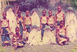 Йорубска детска културна трупа от 90-те години в Лагос