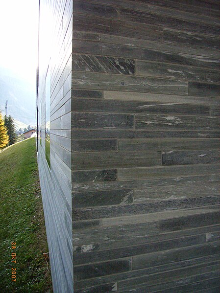 File:Therme Vals wall structure, Vals, Graubünden, Switzerland - 2007.jpg