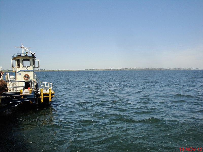 File:Travessia de balsa no Rio Tietê entre Sales e Sabino - panoramio.jpg