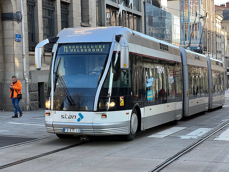 File:Trolleybus Ligne 1 Rue Saint Jean - Nancy (FR54) - 2022-02-26 - 1.jpg