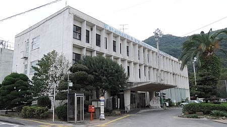 Tsukumi city hall.JPG