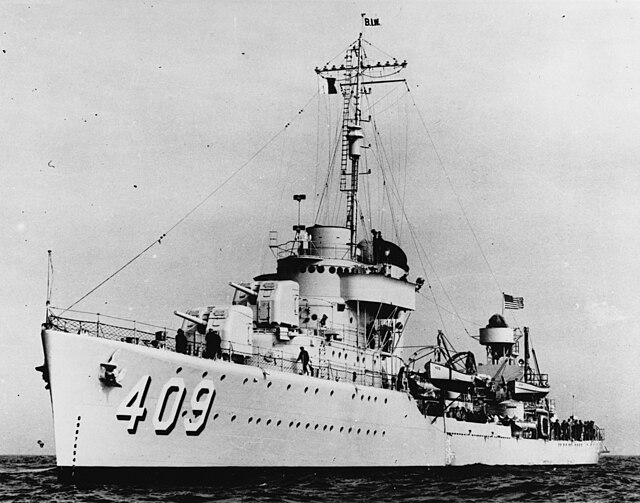 USS Sims on trials in 1939, still missing its Mk37 director